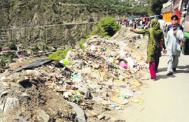 Garbage littered along the NH-1A at Ramban. 
