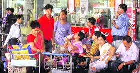 Stranded passengers at Netaji Subhash Chandra Bose International Airport in Kolkata during the AI pilots ongoing strike