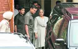PMs wife Gursharan Kaur during a visit to Ludhiana to attend the bhog of her sister. Tribune photo: Himanshu Mahajan