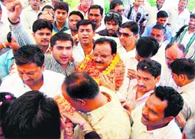 Leader of the Opposition Ajay Bhatt being welcomed by BJP workers in Haridwar on Saturday