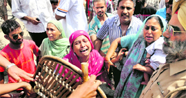 Residents of the area urge municipal officials to stop the demolition drive.