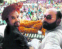 BJYM president and Lok Sabha MP Anurag Thakur (L) at a public meeting at Fatehpur in Nurpur on Sunday