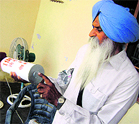 Gurmel Singh shows the bottom of the 25-pound shell of a bomb used in Chhamb Jaurian Battle in 1965