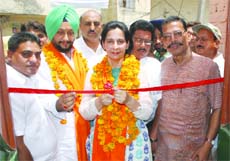 Dr Navjot Kaur Sidhu inaugurates a development project in the Maqboolpura area in Amritsar. 