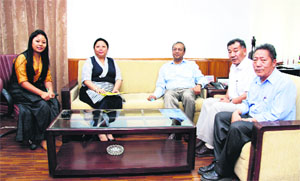 Gyari Dolma, Home Minister of the Tibetan government-in-exile, with Uttarakhand Chief Secretary Alok Kumar Jain in Dehradun on Monday.