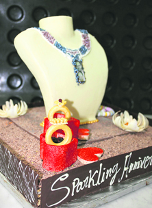 Designer cakes in the form of jewellery