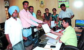 Pharmacists submitting a memorandum to the additional deputy commissioner (Development) Mohammad Tayyab. 