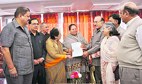 Congress leaders present a memorandum to Governor Urmila Singh at the Raj Bhawan in Shimla on Tuesday.