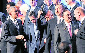 US President Barack Obama, NATO Secretary-General Anders Fogh Rasmussen, Afghan President Hamid Karzai, Azerbaijan President Ilham Aliyev and Pakistan President Asif Ali Zardari at the NATO summit in Chicago.