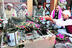 Kashmiri Pandits perform prayers to celebrate Maha Nirvana Divas of Bhagwan Shri Gopi Nath in Srinagar downtown on Wednesday