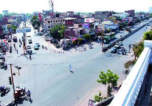 The Mall and the Hanuman Chowk in Bathinda, which otherwise witness bumper to bumper traffic, wore a deserted look on Friday as residents dropped their plans to step out and preferred to stay indoors to avoid the harsh sun. 