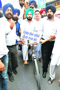 Patiala Mayor Ajit Pal Singh Kohli rides a tricycle to protest against the petrol price hike on Friday.