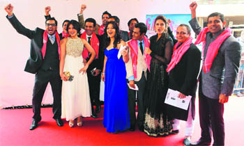  The team of Gangs of wasseypur wearing gamchas 