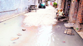 Overflowing drain in New Kapoor Nagar in Ward 33 in Amritsar.