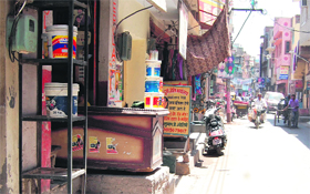 Shopkeepers illegally occupy a footpath inside the Bhagtanwala Gate area in Amritsar.