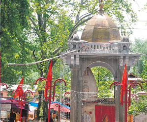 The decorated temple ahead of the Kheerbhawani Mela at Tulamulla, 25 km from Srinagar.