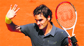 Roger Federer of Switzerland waves after winning his match against Tobias Kamke of Germany during the French Open tennis tournament on Monday.