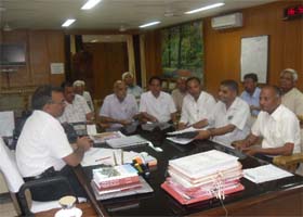 A deputation of the Northern Railway Passengers Samiti and the Beopar Mandal presents a memorandum to the Divisional Rail Manager, Ferozepur Division on Tuesday evening