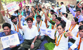 Members of the nurses welfare association GMCH-32 on hunger strike outside the college in Chandigarh on Wednesday.