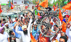 SAD-BJP workers agitate during bandh in Mohali on Thursday. Tribune photo: Parvesh Chauhan