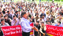CPM state secretary MY Tarigami addresses people during a protest against hike in petrol prices in Srinagar on Thursday. Photo: Amin War