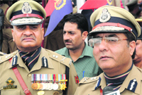 Outgoing DGP Kuldeep Khoda with acting DGP K Rajendra addresses mediapersons during a farewell function organised in his honour at Police Lines, Zewan, on the outskirts of Srinagar on Thursday. Photo: Amin War
