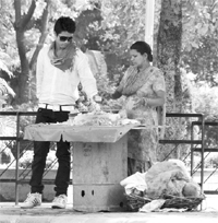 Hardly 100 metres away from the office of the Chandigarh Municipal Corporation, Sector 17, a vendor sells cut fruits.
