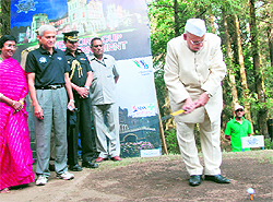Governor Aziz Qureshi tees off to inaugurate the 10th Governors Golf Cup at Raj Bhavan in Nainital on Friday