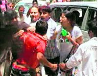 Tourists being beaten up in the Company Garden parking area in Mussoorie on Saturday