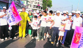 Chief Post Master General, J&K Circle, John Samuel flags off the Philately Fun Run in Srinagar on Sunday.