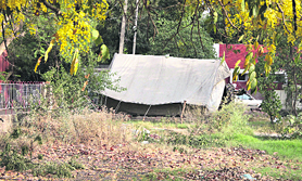 A senior police official allegedly encroaches upon a government land by erecting a tent in Old Baradari in Ward 34.
