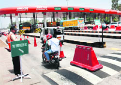The toll plaza on the Panchkula-Kalka highway at Chandimandir. 