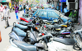 Wrongly parked vehicles in front of the HDFC Bank on the busy Kunjpura road in Karnal.