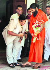 BJP president Nitin Gadkari seeks blessings of Ramdev in New Delhi on Monday