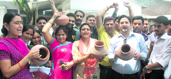BJP Mahila Morcha members protest against water shortage in the Rajinder Nagar area in Dehradun
