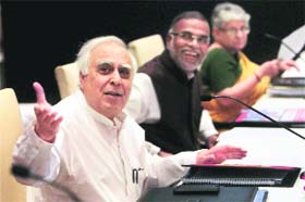 Union HRD Minister Kapil Sibal (L) with Planning Commission member Narendra Jadhav (R) at a meeting of Central Advisory Board on Education