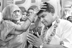 Amar Chand, who is contesting the MC elections from ward number 34, seeks blessings from an elderly woman.