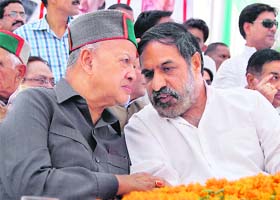Senior Congress leaders Virbhadra Singh and Anand Sharma discuss a point during the Congress rally at Dari, near Dharamsala, on Thursday