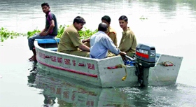 The Delhi police and rescue team looking for the body in the Yamuna near ITO in New Delhi on Friday.