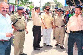 Officials of the Muncipal Corporation, administration and Traffic Police surveying the Lal Taura-Bhagwan Valmiki Chowk stretch to chalk a vending zone in Haridwar on Friday. 