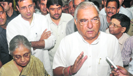 Chief Minister Bhupinder Singh Hooda and Delhi Chief Minister Sheila Dikshit interact with mediapersons in New Delhi on Friday.
