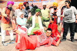 Sangeeta Gupta (extreme Right) with her troupe.