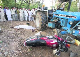 The road accident in which a man and his wife died near Bappa village in Sirsa on Saturday