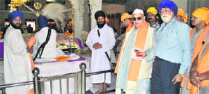 Governor Aziz Qureshi pays obeisance at Paonta Sahib Gurdwara in Himachal Pradesh on Sunday.