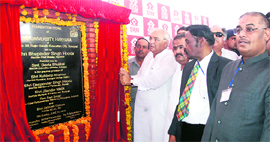 Chief Minister Bhupinder Singh Hooda lays the foundation stone of SRM University at Rajiv Gandhi Education City in Sonepat on Sunday.