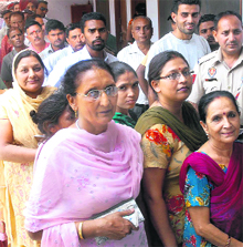 Despite scorching heat, voters turn out in large numbers to exercise their franchise at Ward 15 in Jalandhar on Sunday.