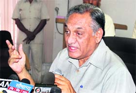 Chief Minister Vijay Bahuguna address the media in Dehradun on Monday