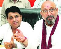 Congress leaders Virendra Sharma and Arun Walia address a press conference in Jalandhar on Monday.