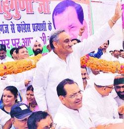 Vijay Bahuguna waves to his supporters during a public rally at Sitarganj on Wednesday. 