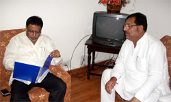 Union Railway Minister Mukul Roy (left) going through the memorandum submitted by Fazilka MLA and Cabinet Minister Surjit Kumar Jyani demanding running of trains on newly-constructed rail track between Fazilka and Abohar.